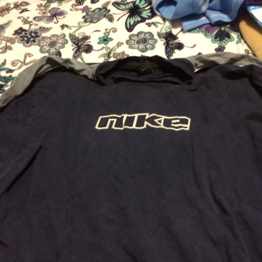 Box Of Clothes - Picture 4 of 8